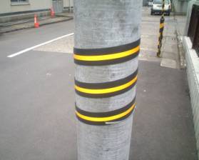 スパイラル型車避表示帯