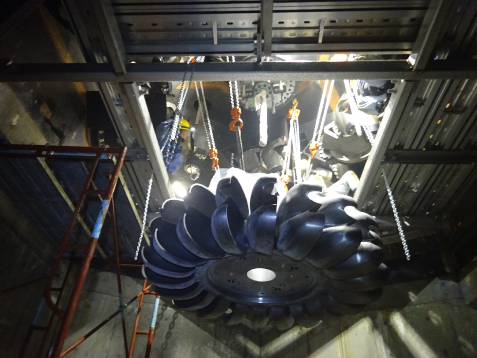 馬場島発電所　水車据付工事