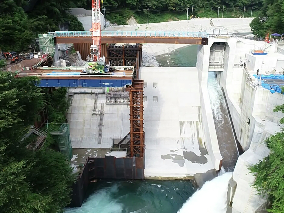 双六ダム　洪水吐ゲート撤去工事