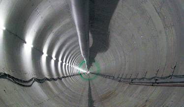 通水前の2号機放水路トンネル